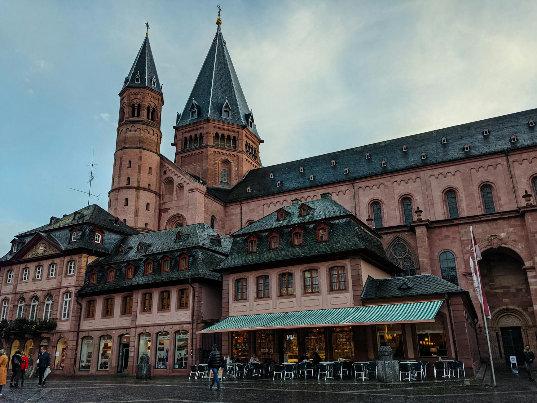 KI-Plattform Mainz | Ziya – Enterprise AI | ZentraleKI